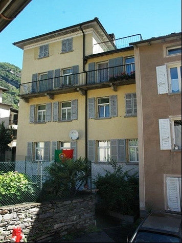 10 rooms House to buy in Grono - image 1/1