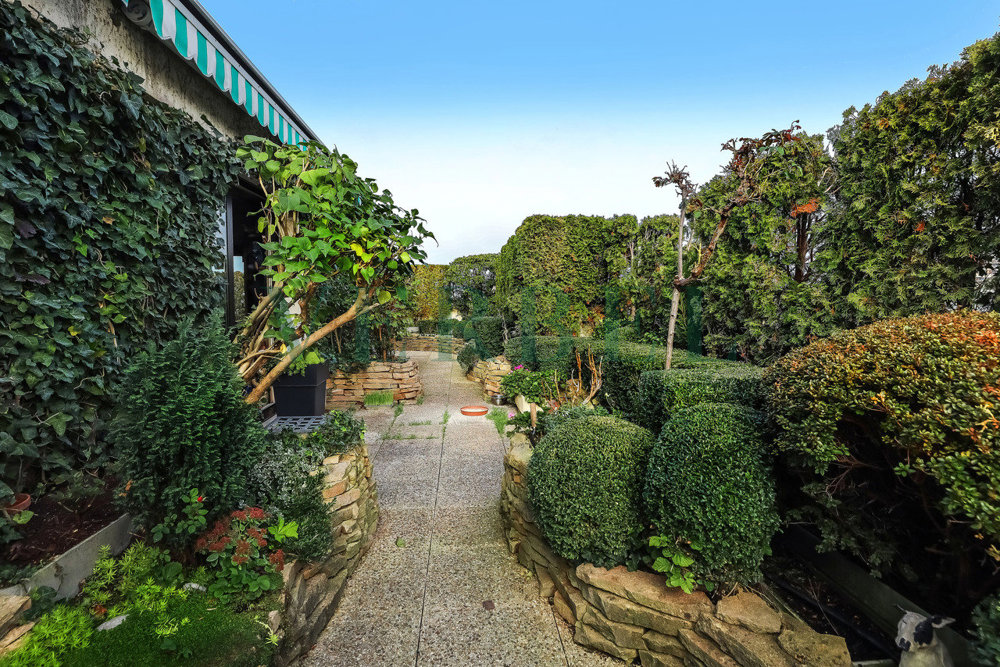 5 rooms Apartment to buy in Ginevra - image 1/3