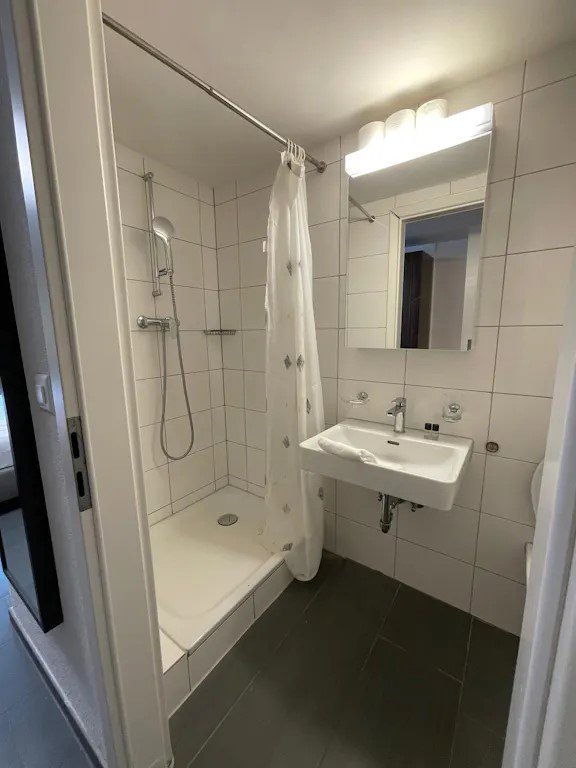 1 rooms Apartment for rent in Kloten - image 1/5