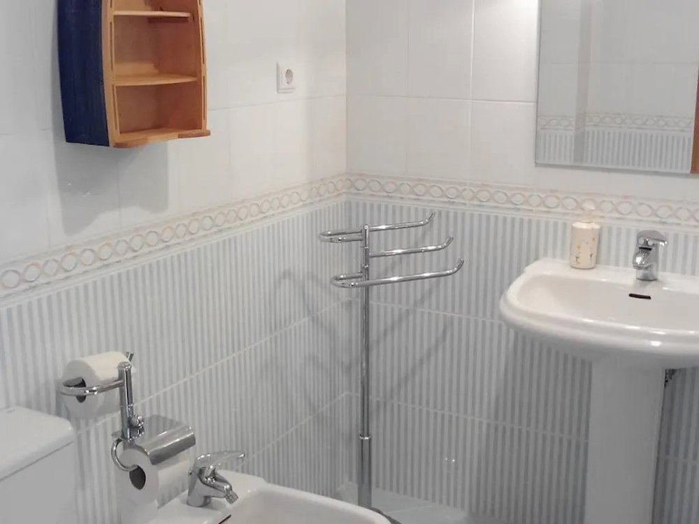 null rooms Apartment for rent in Ginevra - image 1/2