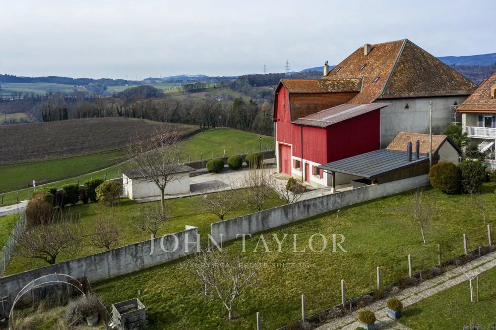 14 rooms House to buy in St-Livres - image 1/11