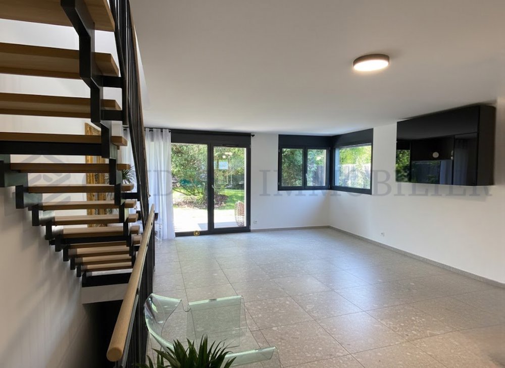 Casa di 5 locali in vendita a Chêne-Bougeries - immagine 1/4