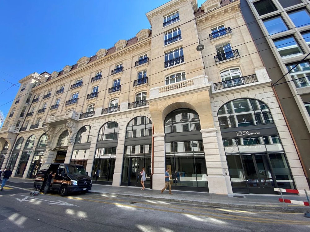 Très belle arcade de 815 m² à la Rue du Rhône sur 2 niveaux - View 2