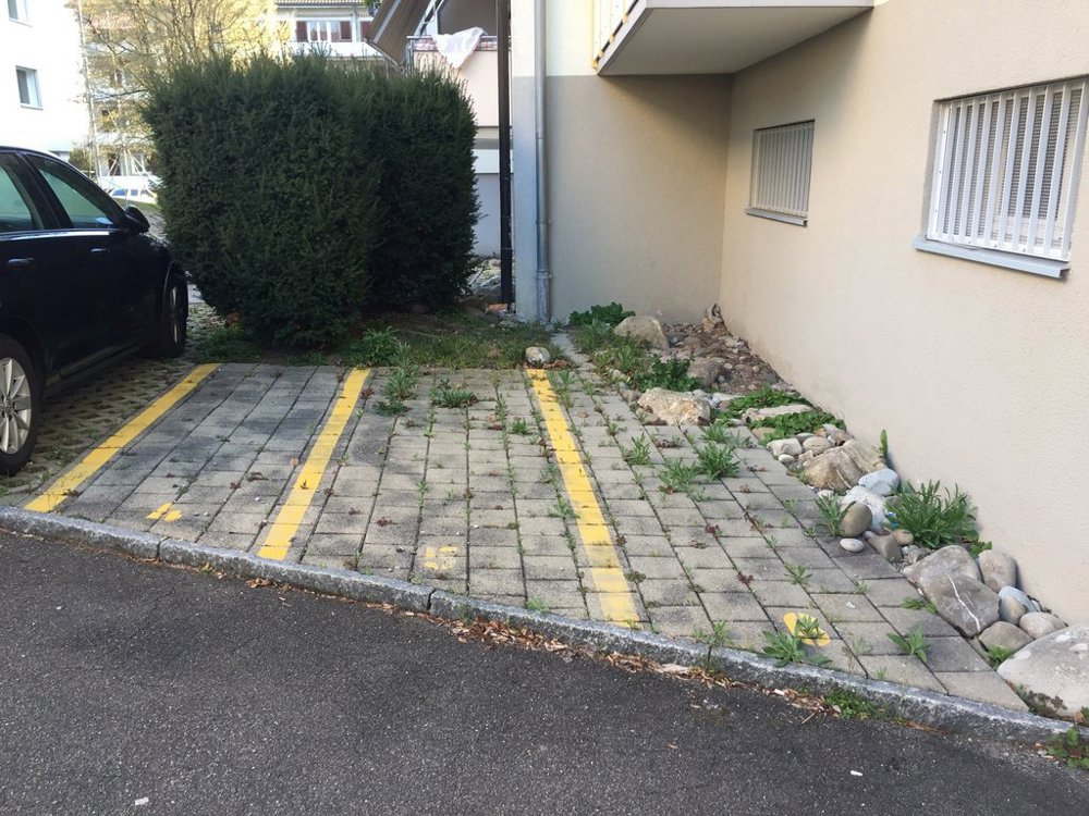 null rooms Car park, garage for rent in Kloten - image 1/2
