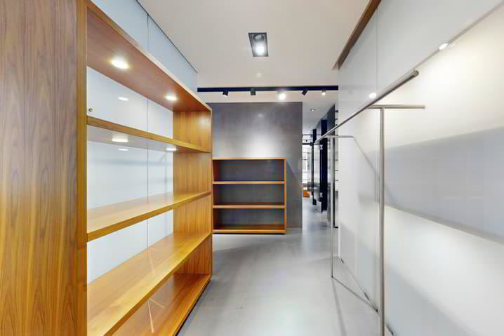 null rooms Office & Commercial for rent in Losanna - image 1/9