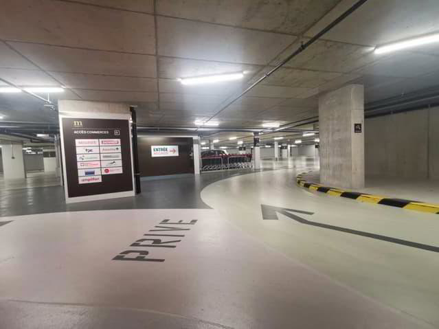 Parking, garage null pièces à louer à Aigle - image 1/7