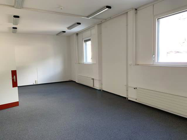 null rooms Office & Commercial for rent in Montreux - image 1/10