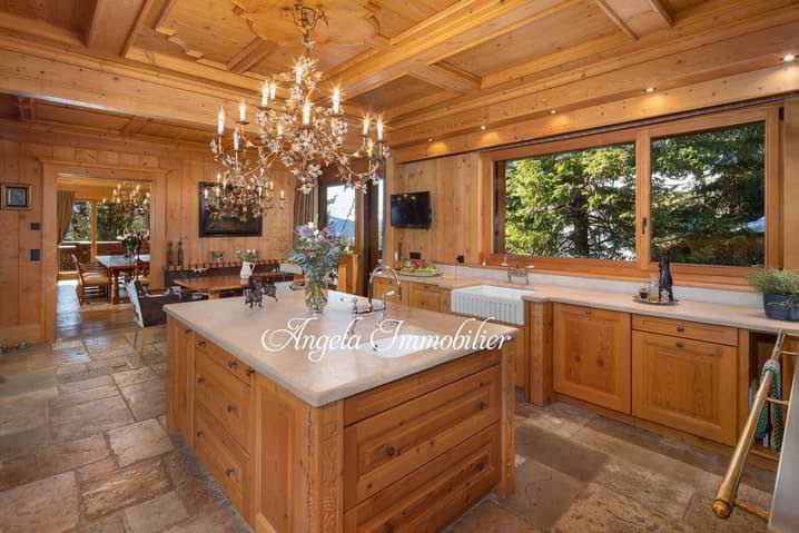 10 rooms House to buy in Crans-Montana - image 1/11