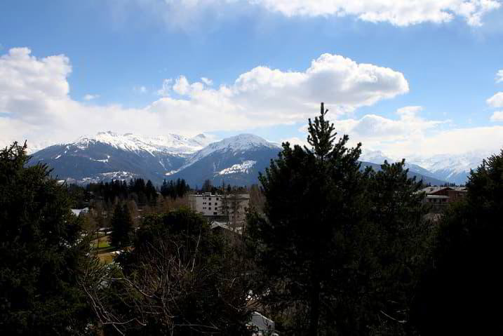 Maison 8 pièces à louer à Crans-Montana - image 1/13