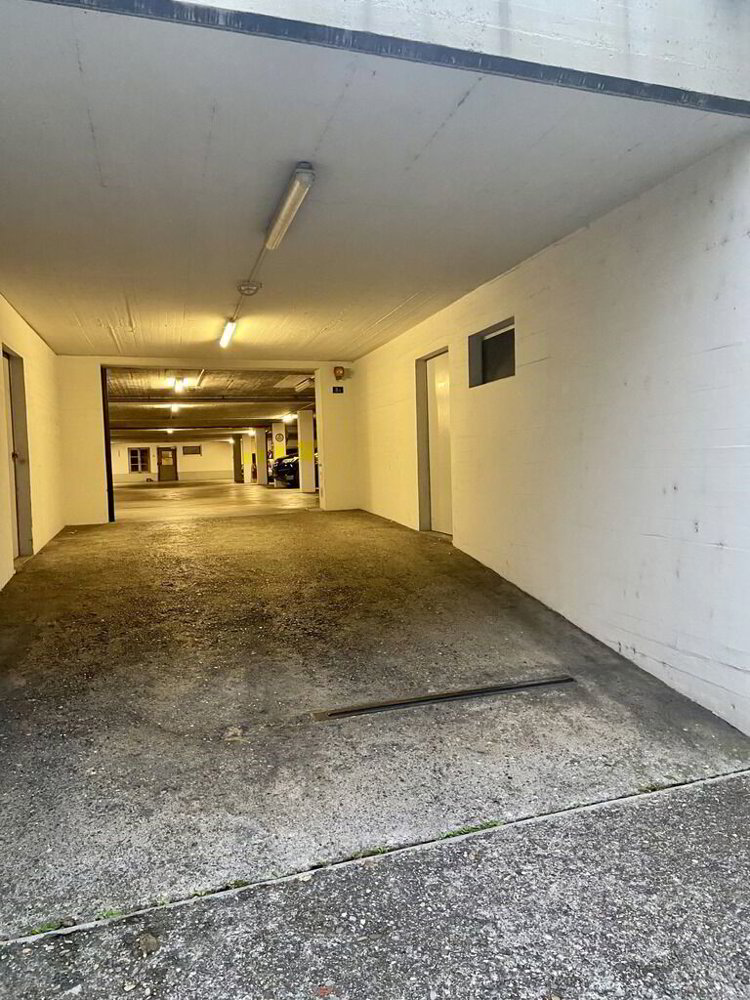 null rooms Car park, garage for rent in Pratteln - image 1/2