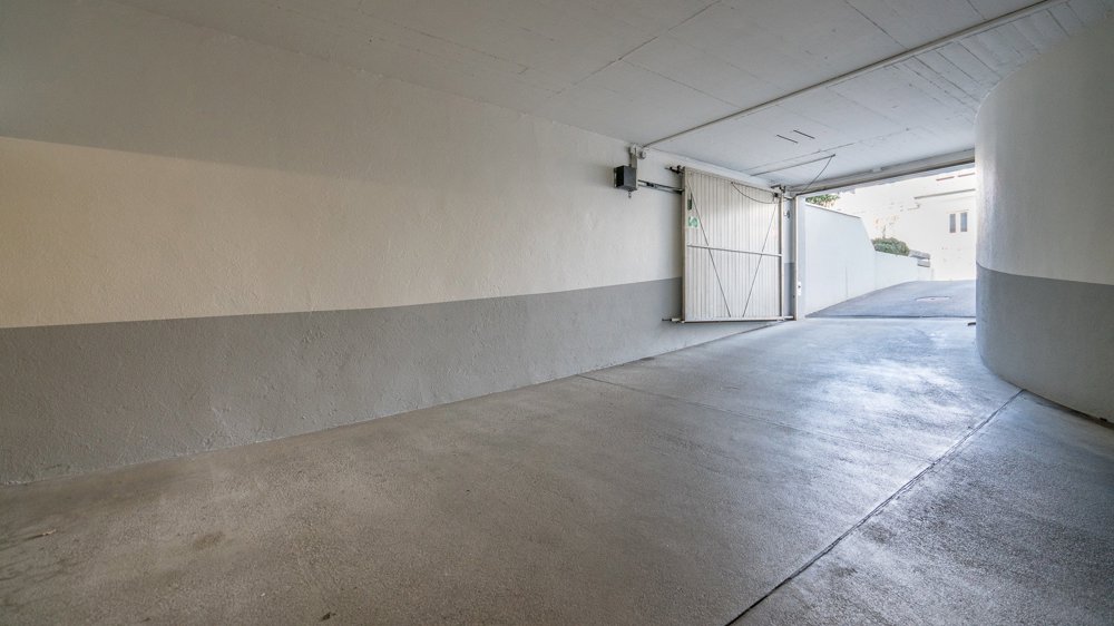 null rooms Car park, garage for rent in Zürich - image 1/2