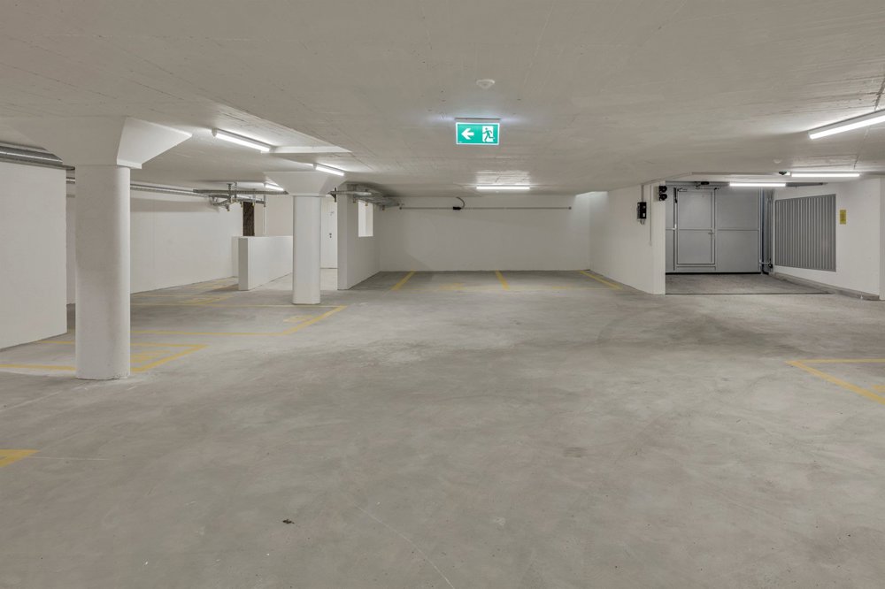 null rooms Car park, garage for rent in Zürich - image 1/2