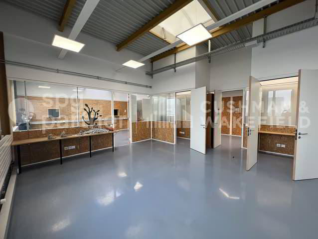 null rooms Office & Commercial for rent in Meyrin - image 1/8