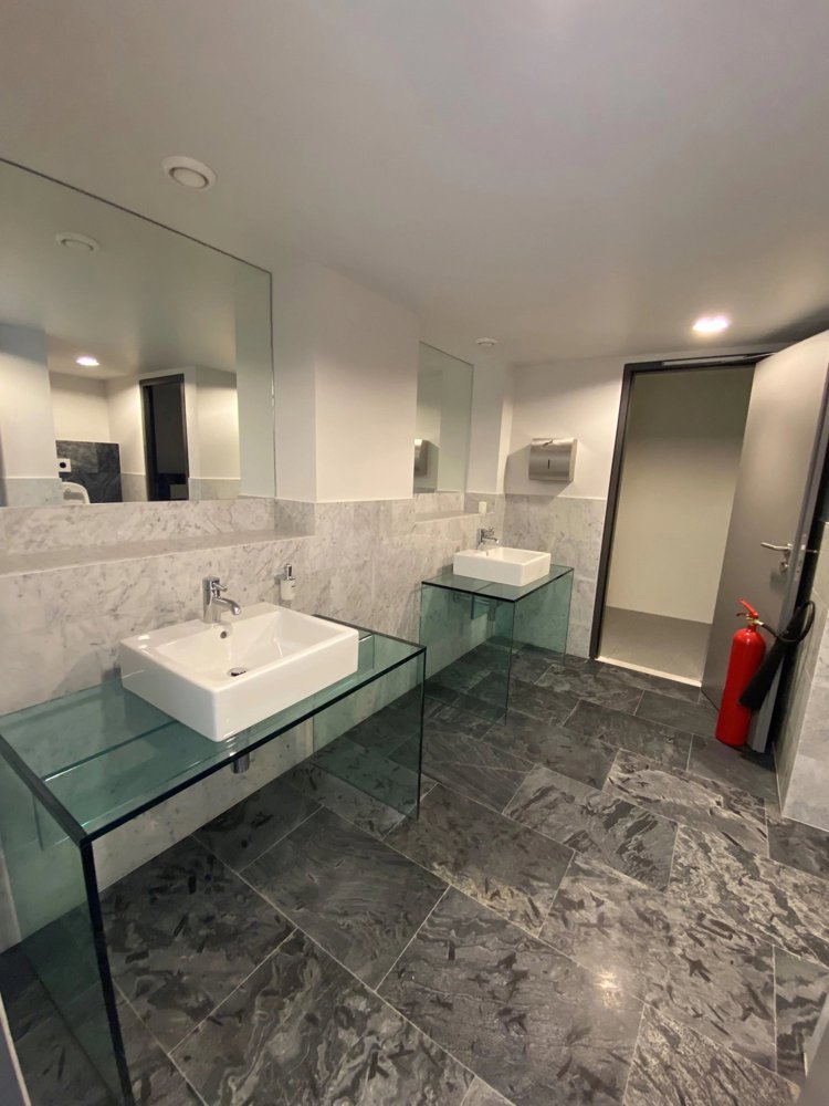 null rooms Office & Commercial for rent in Geneva - image 1/8