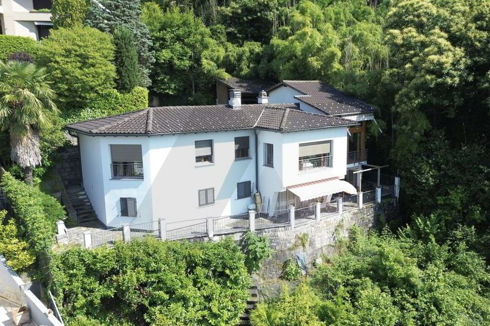 Maison 8 pièces à acheter à Montagnola - image 1/13