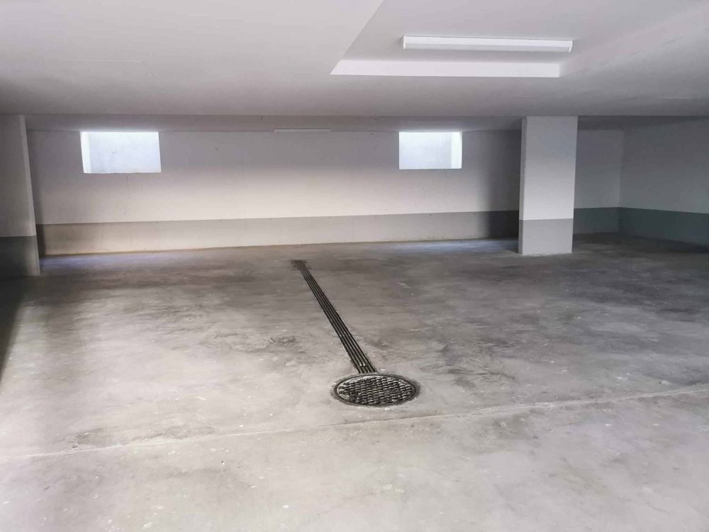null Zimmer Parkplatz, Garage zu vermieten in Orbe - Bild 1/2