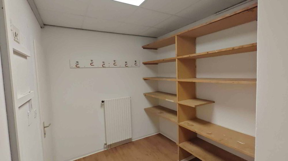 4 Zimmer Büro zu vermieten in Yverdon-les-Bains - Bild 1/13