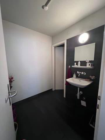 Bureau & Commerce null pièces à louer à Neuchâtel - image 1/6
