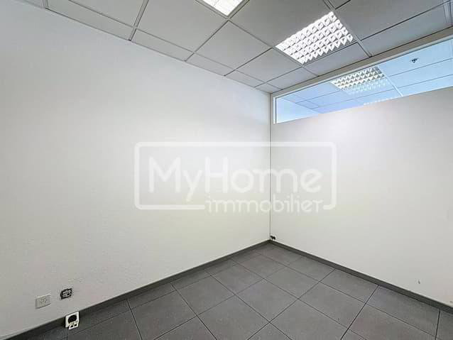 null rooms Office & Commercial for rent in Lonay - image 1/12