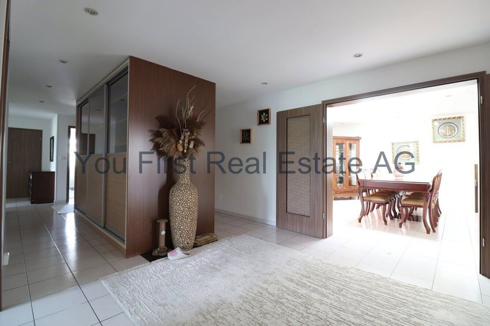 7 rooms House to buy in Basel - image 1/13