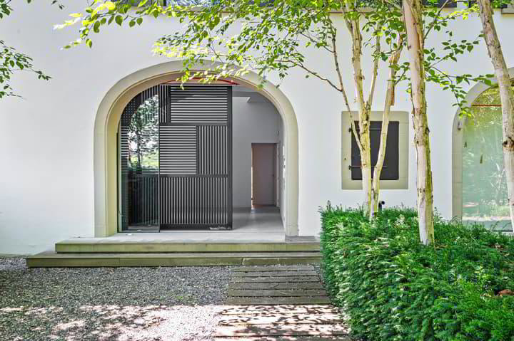 10 rooms House to buy in Vandoeuvres - image 1/13
