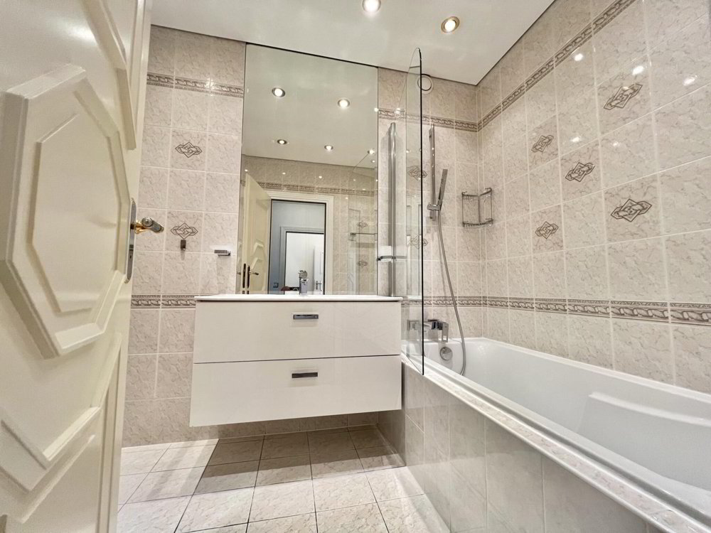 Appartement 5 pièces à louer à Cologny - image 1/8