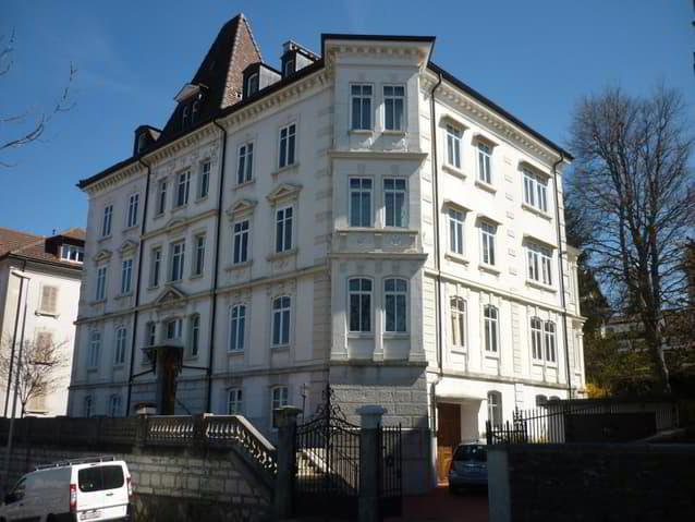 Appartement 4 pièces à louer à La Chaux-de-Fonds - image 1/4