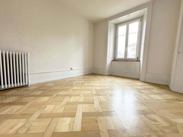 Appartement 5 pièces à louer à Le Locle - image 1/3