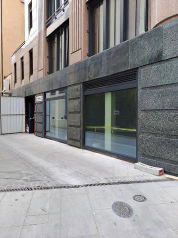 null rooms Office & Commercial for rent in Geneva - image 1/4
