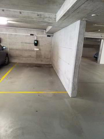 Parking, garage null pièces à louer à St-Léonard - image 1/1