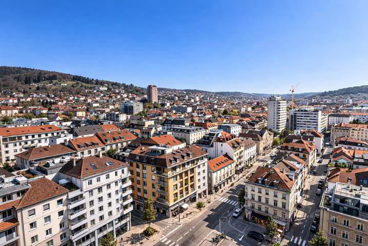 Appartement 2.5 pièces à louer à La Chaux-de-Fonds - image 1/8