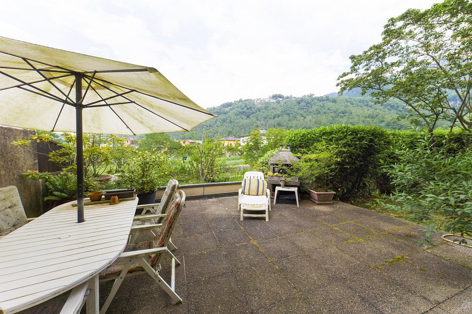Casa di 5 locali in vendita a Melano - immagine 1/13