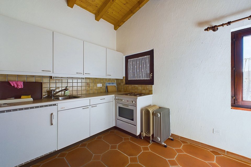 3 rooms House to buy in Colla - image 1/13