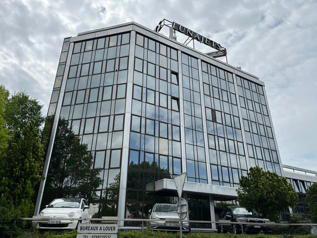 Bureau & Commerce null pièces à louer à Meyrin - image 1/6