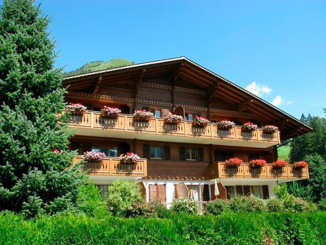 4 rooms Apartment to buy in Château-d'Oex - image 1/9