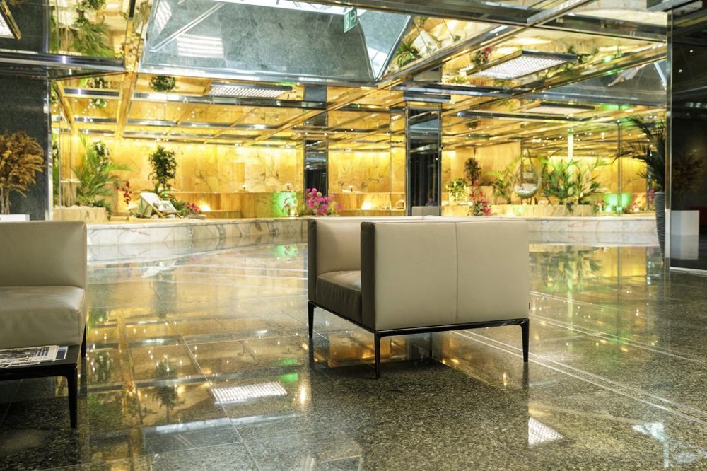 null rooms Office & Commercial for rent in Ginevra - image 1/7