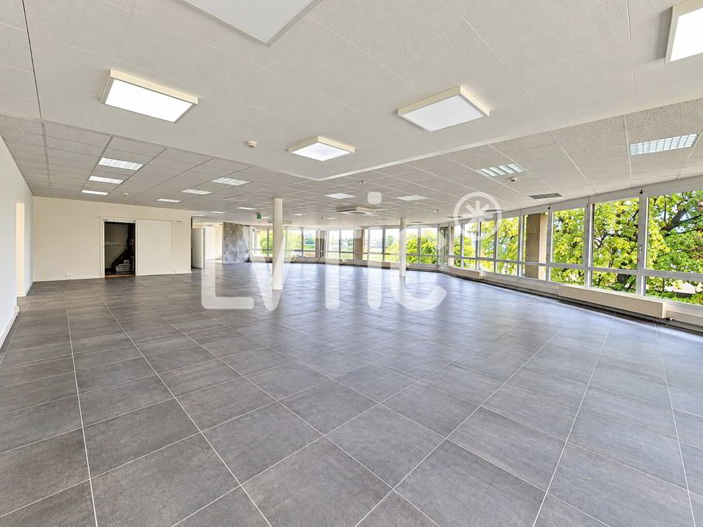 Exposition en location à Adresse sur demande - 640 m² - Mehr