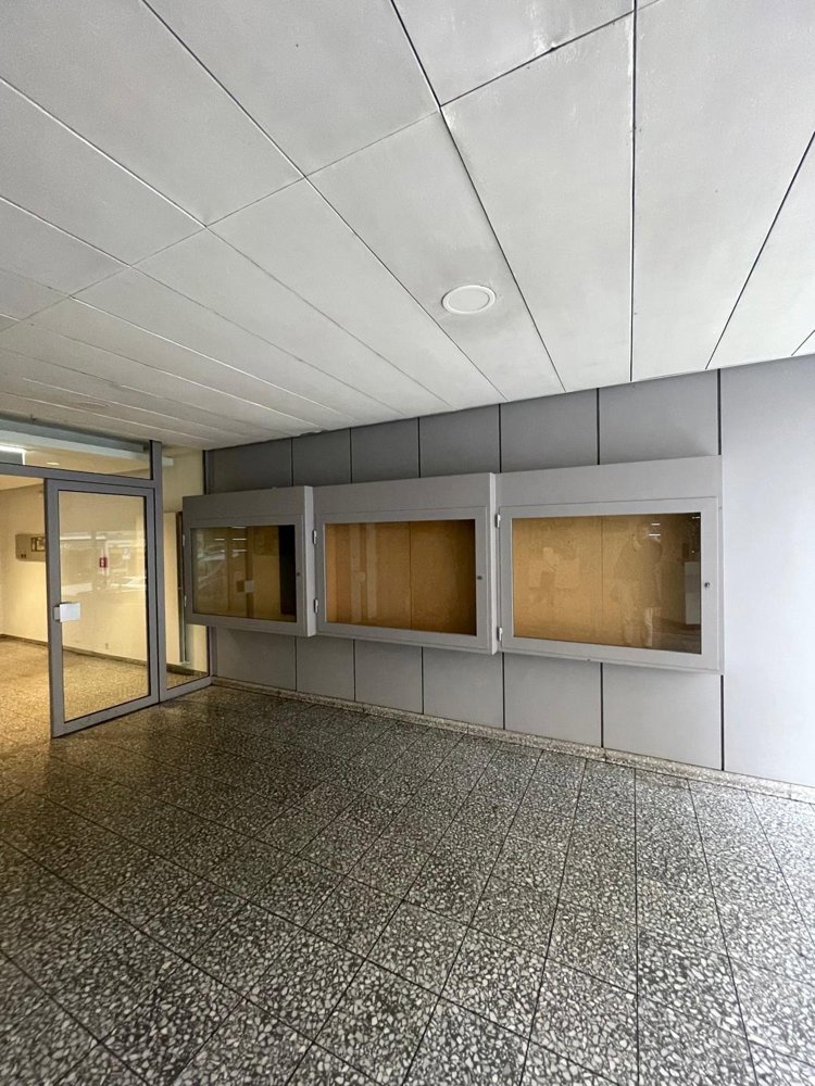 Bureau & Commerce null pièces à louer à Montreux - image 1/2