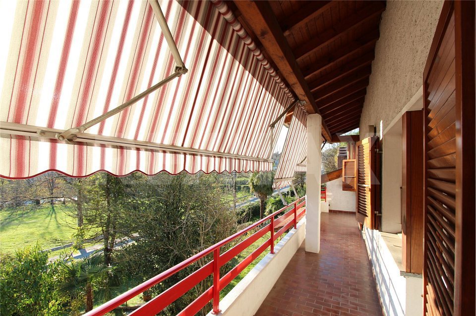 Casa di 8 locali in vendita a Monteggio - immagine 1/13