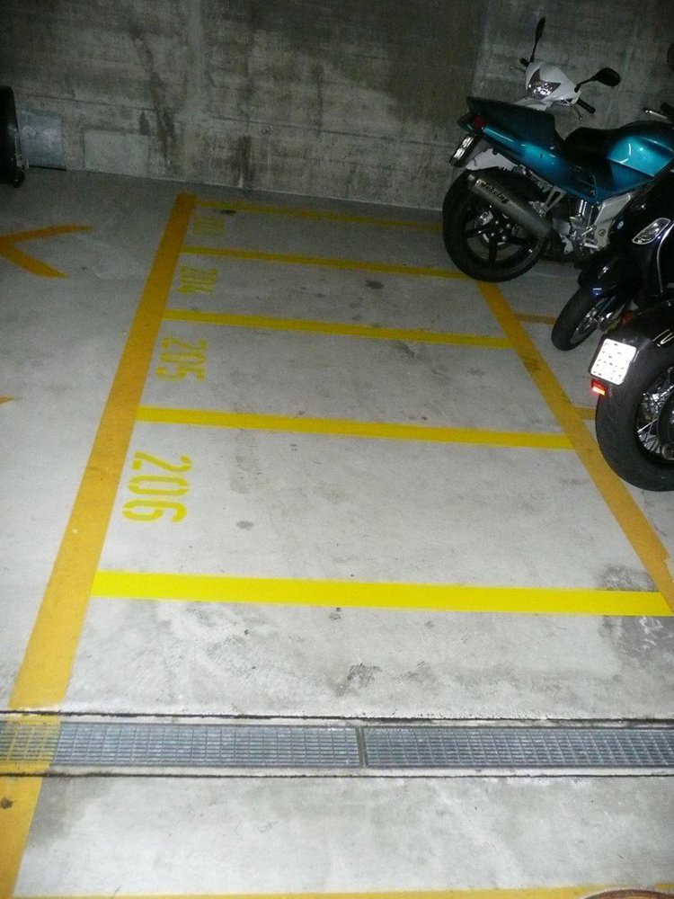 Parcheggio, garage di null locali in affitto a Zürich - immagine 1/3