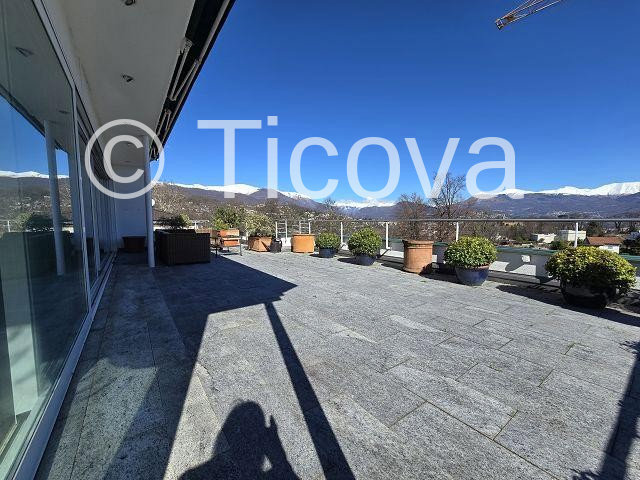 Casa di 20 locali in vendita a Gentilino - immagine 1/13