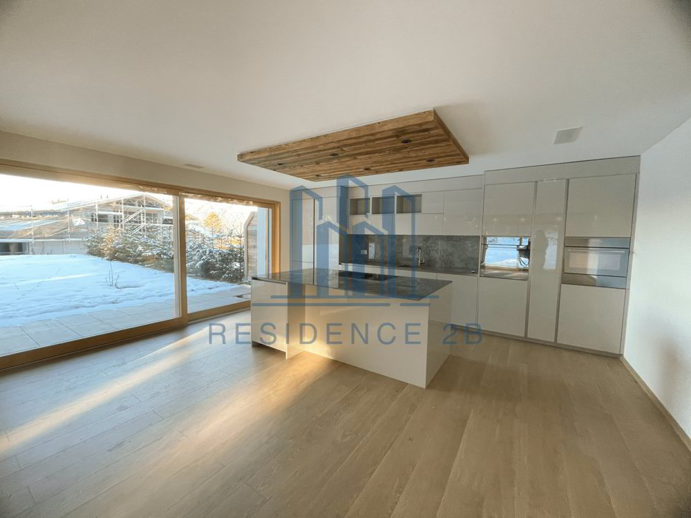 4 rooms Apartment to buy in Crans-Montana - image 1/13