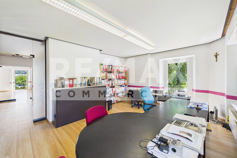 Ufficio & Commercio di 10 locali in vendita a Ambrì - immagine 1/13