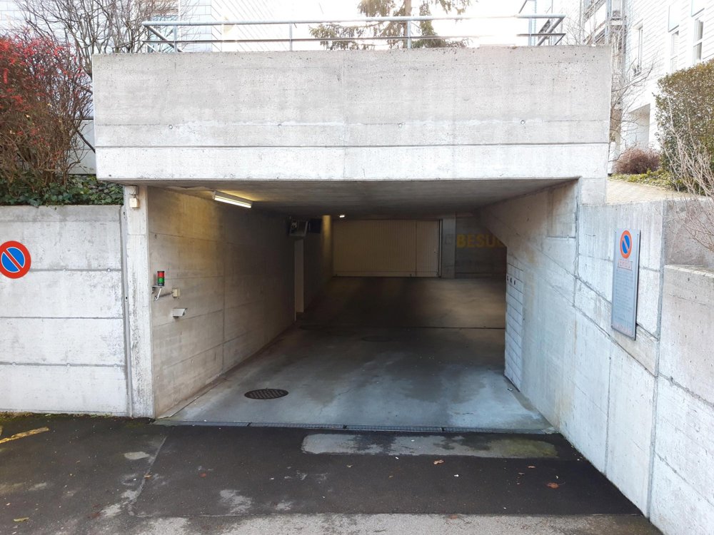 null rooms Car park, garage for rent in Zurigo - image 1/3