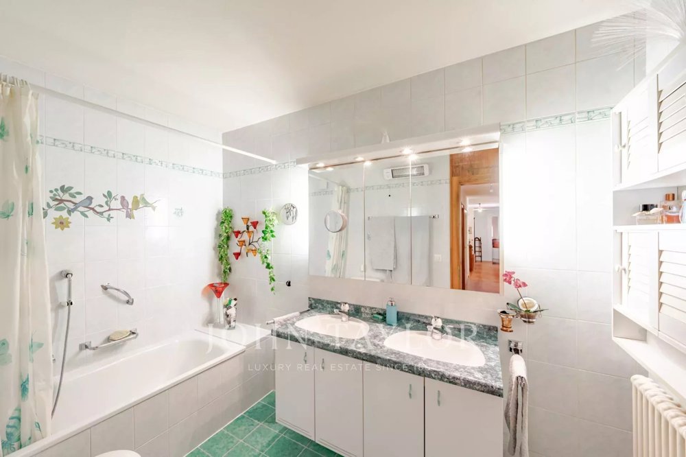 5 rooms Apartment to buy in Sion - image 1/8