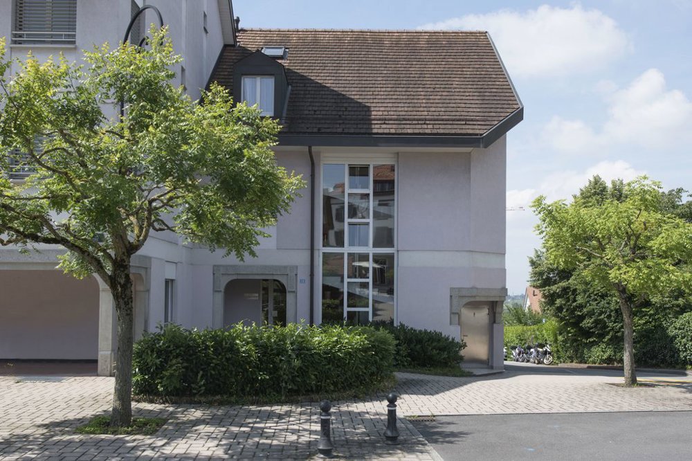 null rooms Car park, garage for rent in Crissier - image 1/2