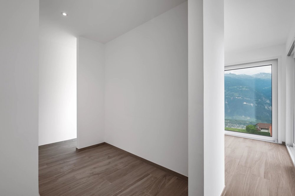 5 rooms House to buy in Crans-Montana - image 1/13