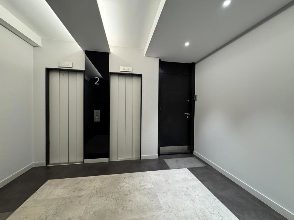null rooms Office & Commercial for rent in Genève - image 1/8