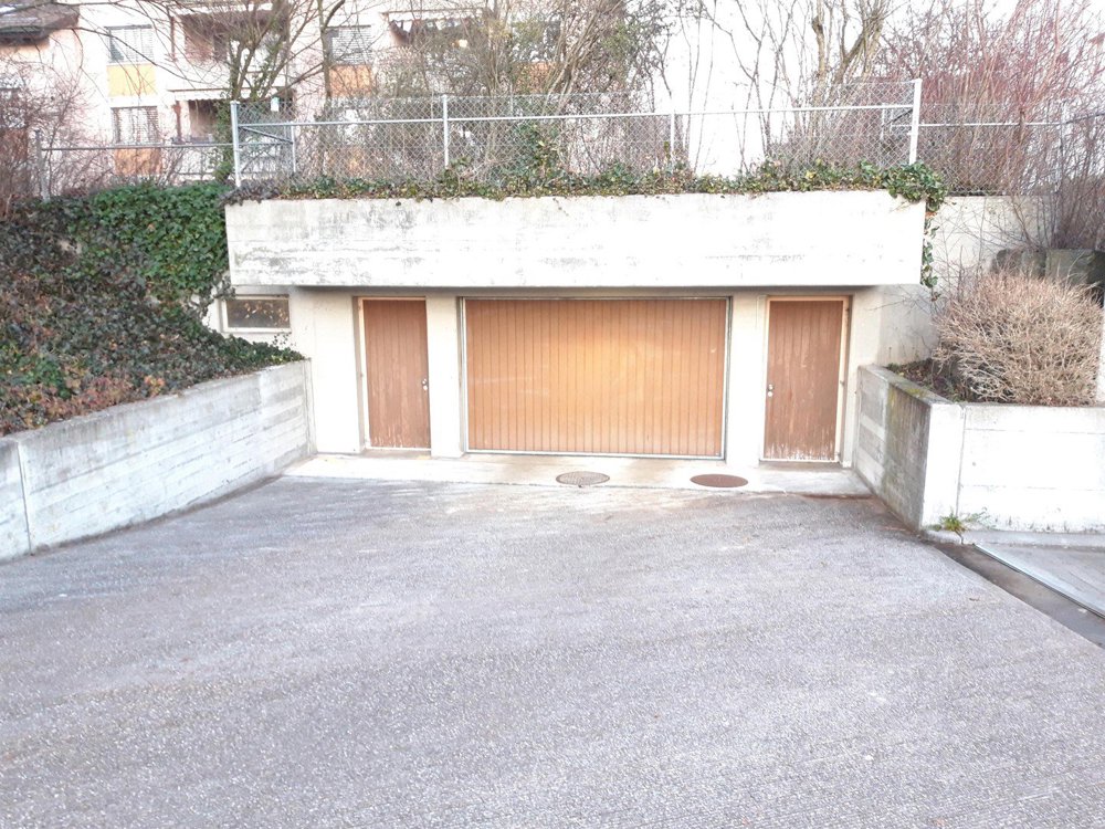 null rooms Car park, garage for rent in Schwerzenbach - image 1/3