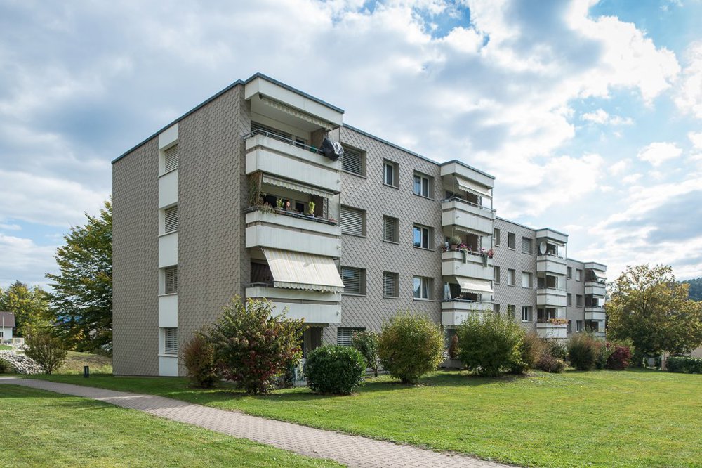 null rooms Car park, garage for rent in Gränichen - image 1/2